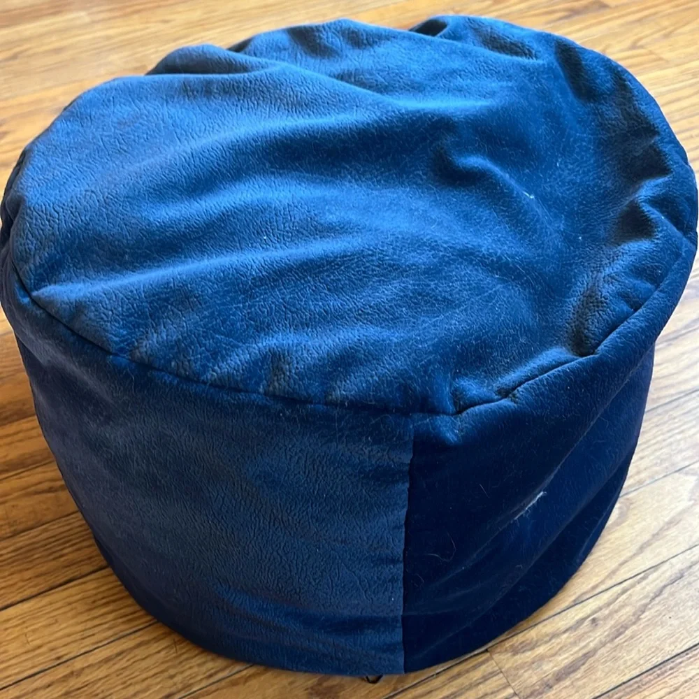 Fluffy and squishy pet bed. EUC
